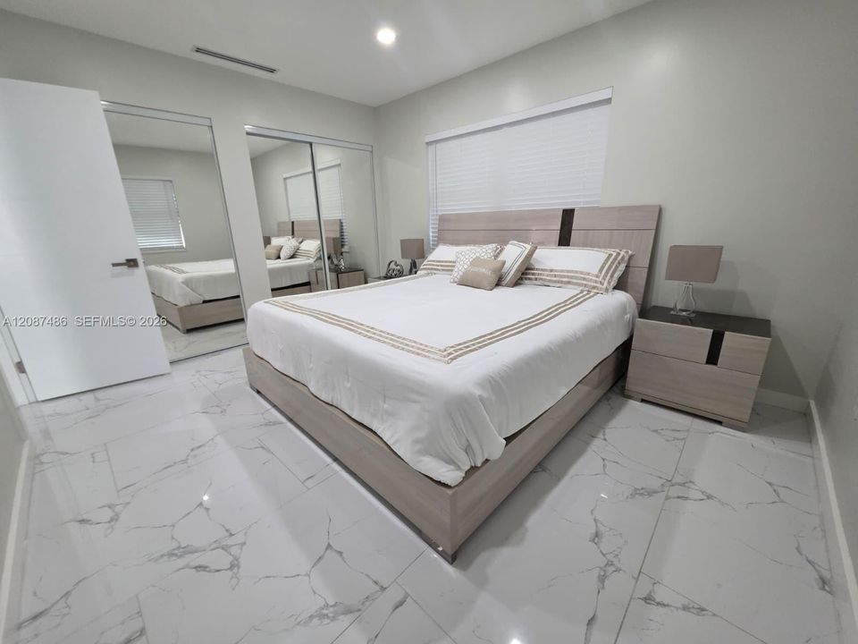 На продажу: $325,000 (2 спален, 1 ванн, 936 Квадратных фут)
