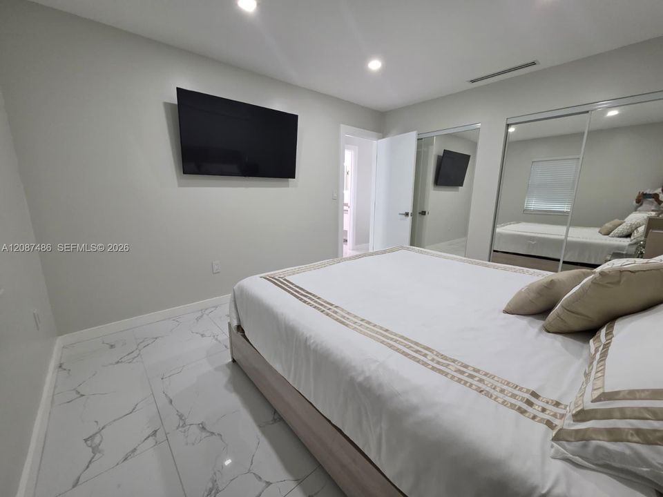 На продажу: $325,000 (2 спален, 1 ванн, 936 Квадратных фут)