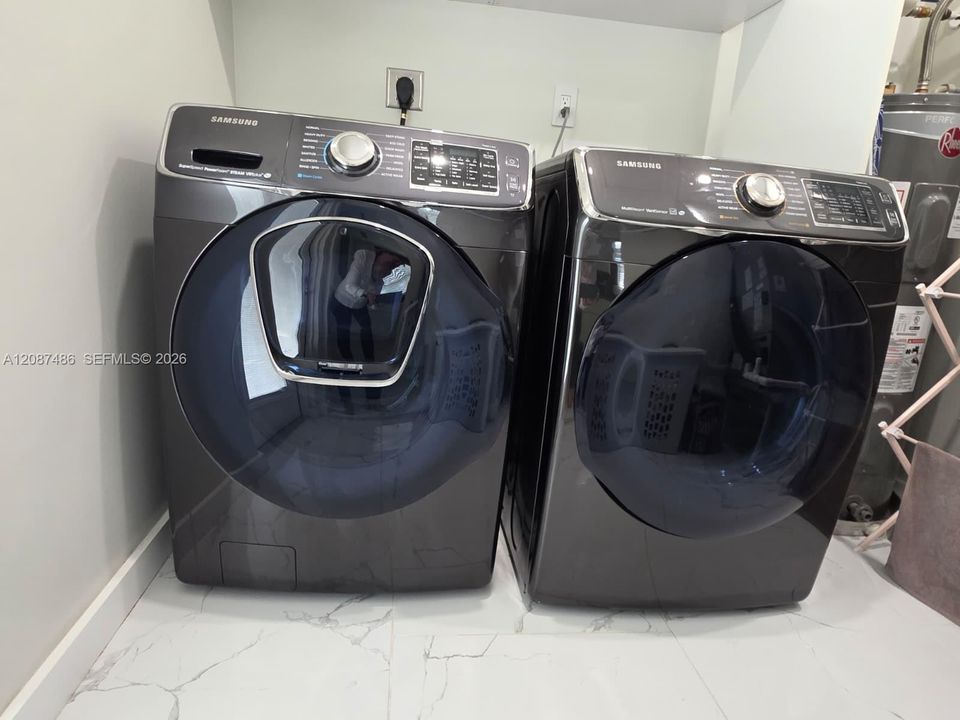 На продажу: $325,000 (2 спален, 1 ванн, 936 Квадратных фут)