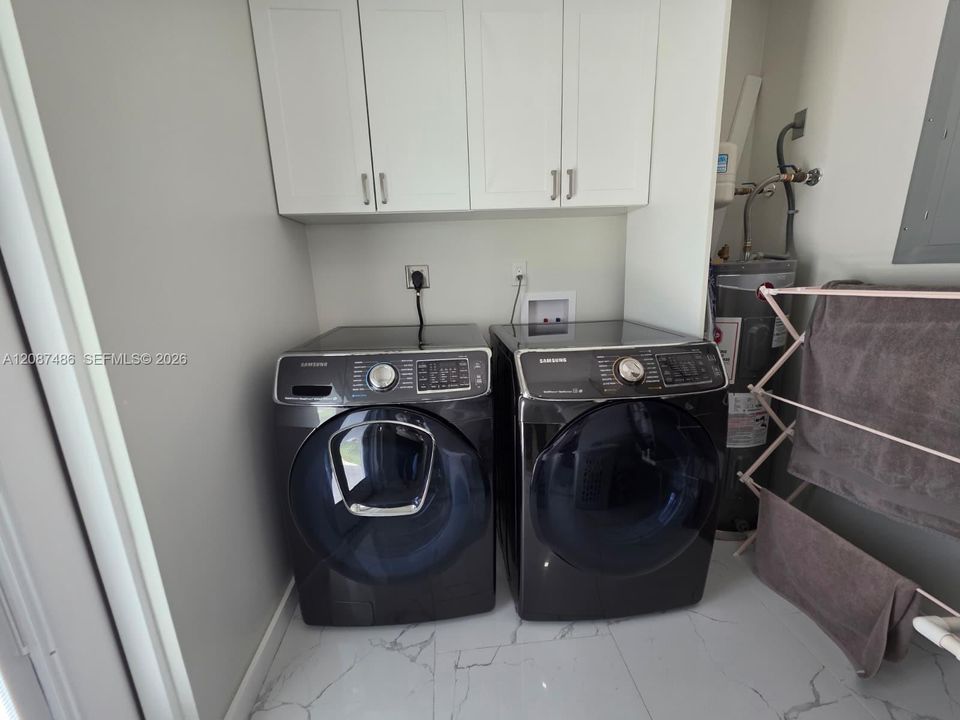 На продажу: $325,000 (2 спален, 1 ванн, 936 Квадратных фут)