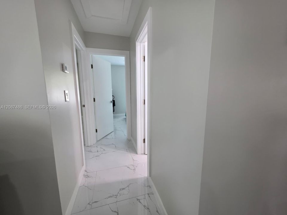 На продажу: $325,000 (2 спален, 1 ванн, 936 Квадратных фут)