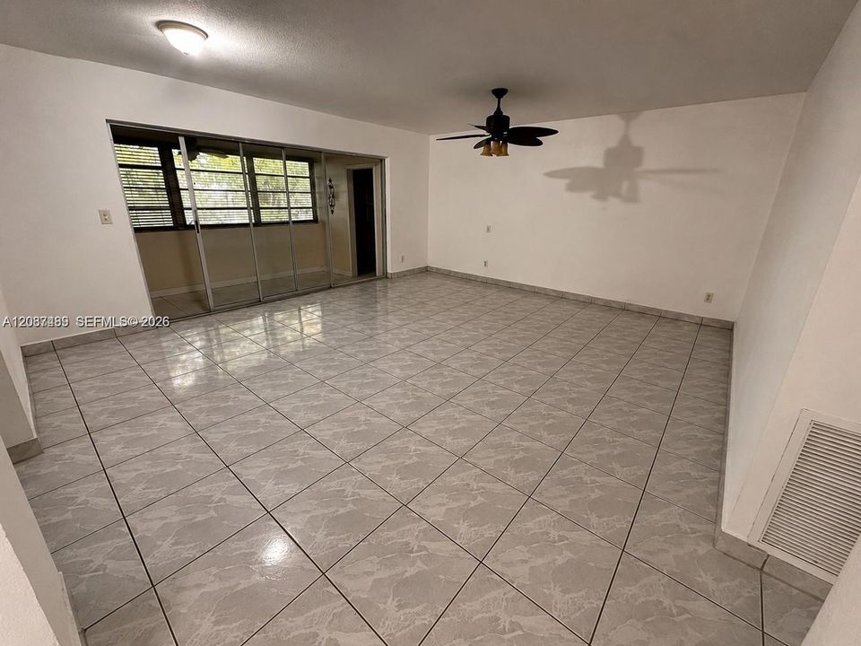 For Rent: $2,200 (2 beds, 2 baths, 1112 Square Feet)