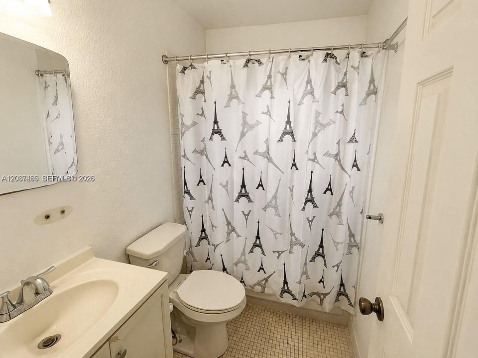 For Rent: $2,200 (2 beds, 2 baths, 1112 Square Feet)