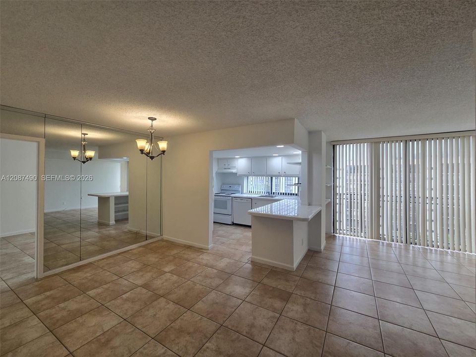 For Rent: $1,950 (1 beds, 1 baths, 767 Square Feet)