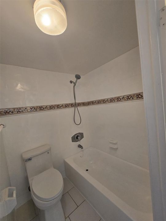 For Rent: $1,950 (1 beds, 1 baths, 767 Square Feet)