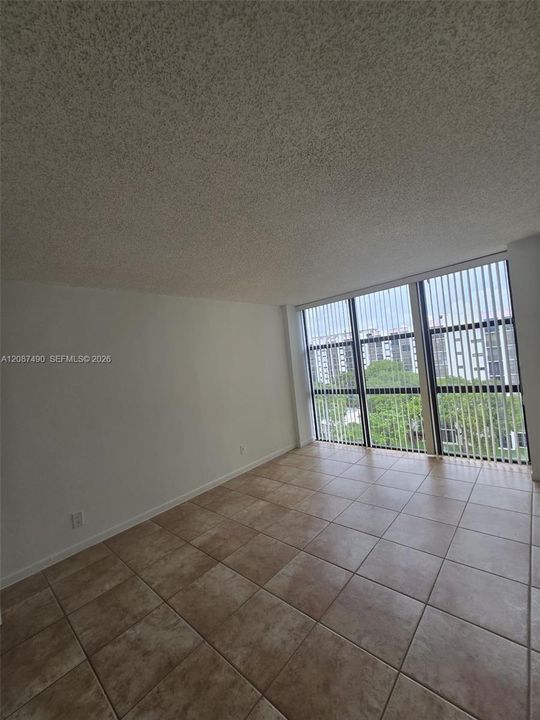 For Rent: $1,950 (1 beds, 1 baths, 767 Square Feet)