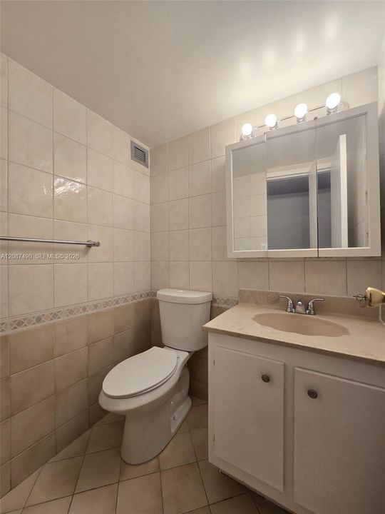 For Rent: $1,950 (1 beds, 1 baths, 767 Square Feet)