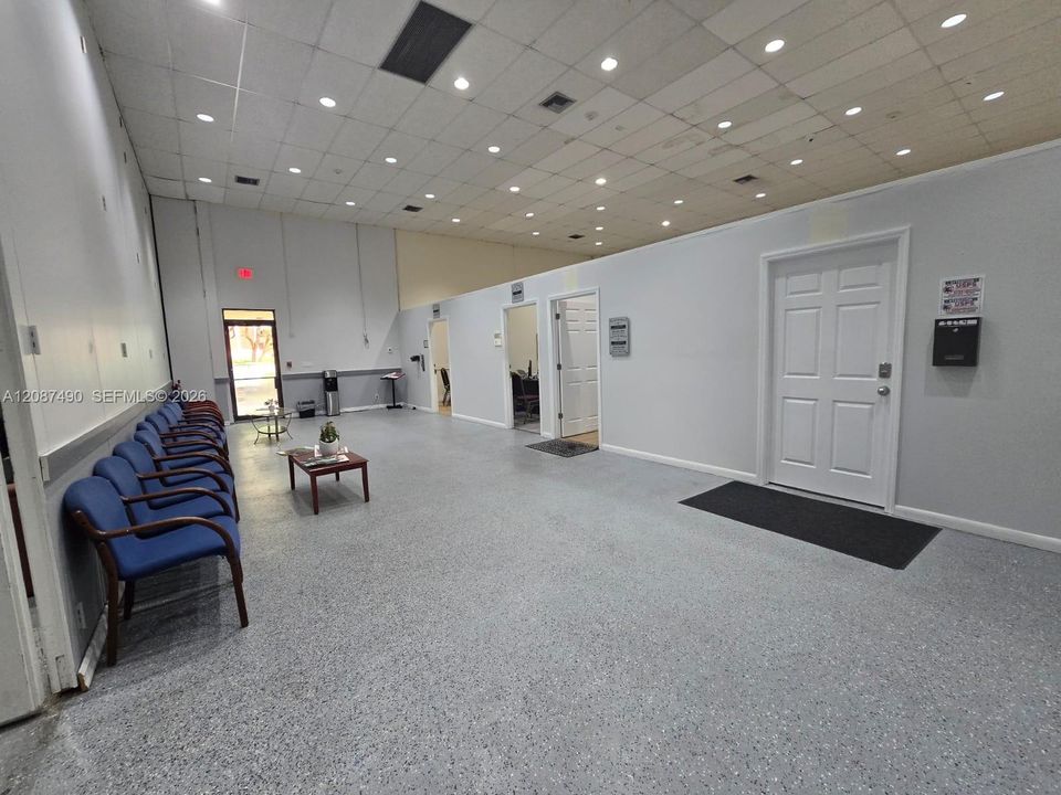 For Rent: $1,950 (1 beds, 1 baths, 767 Square Feet)