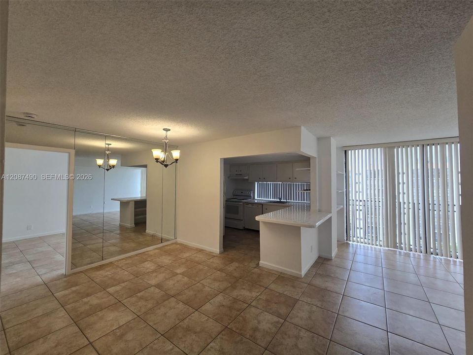 For Rent: $1,950 (1 beds, 1 baths, 767 Square Feet)