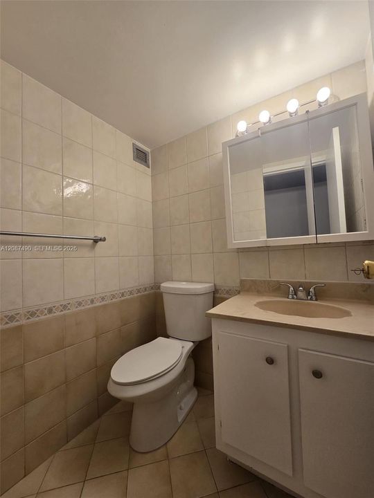 For Rent: $1,950 (1 beds, 1 baths, 767 Square Feet)