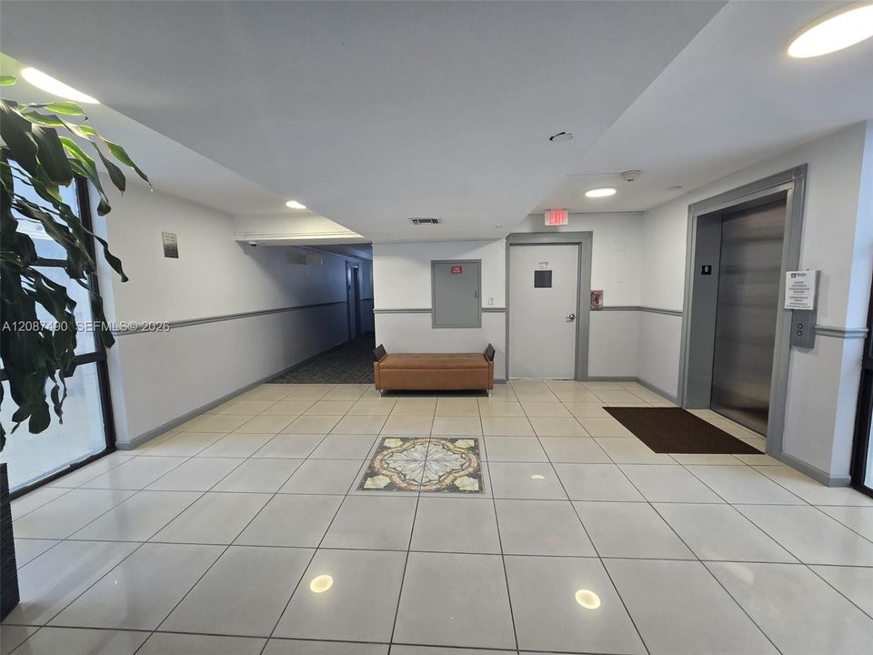 For Rent: $1,950 (1 beds, 1 baths, 767 Square Feet)