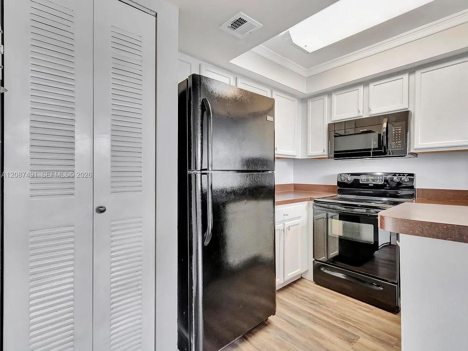На продажу: $179,900 (1 спален, 1 ванн, 527 Квадратных фут)