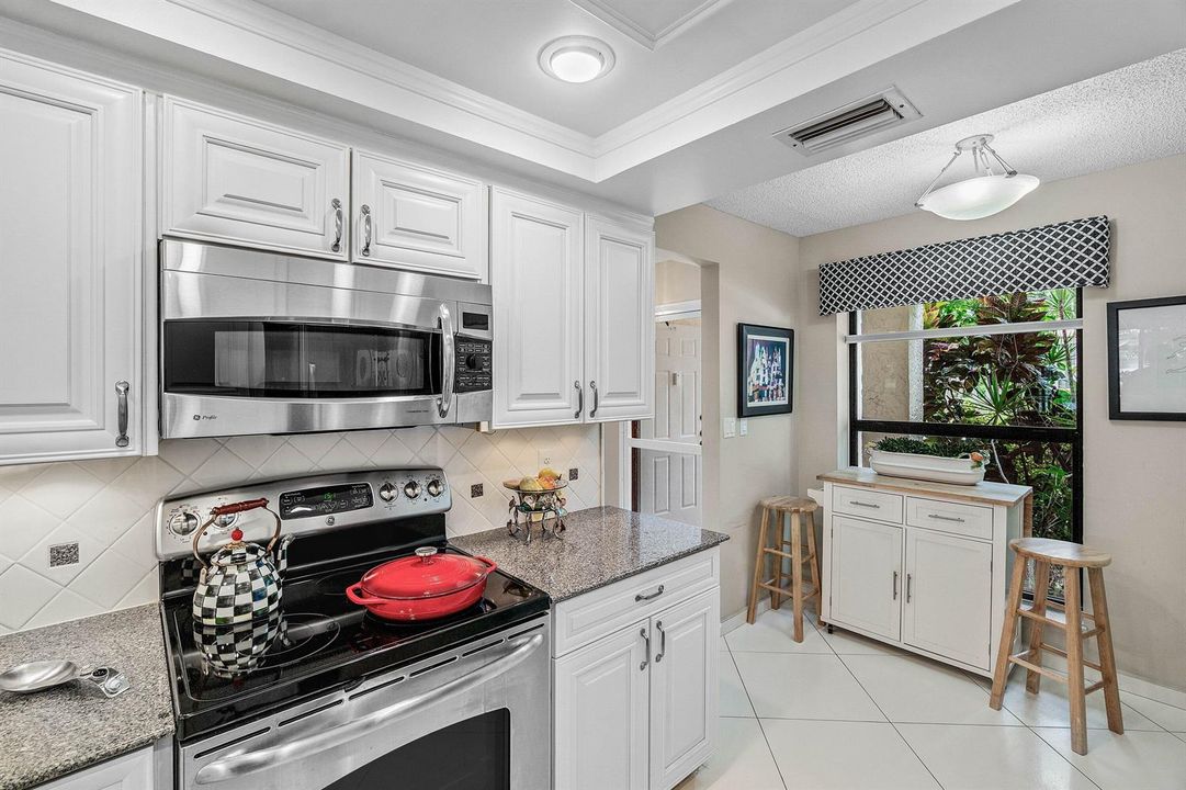 Eat-In Kitchen