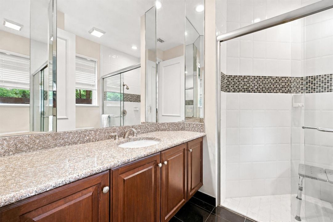 Bathroom left I sep 3_ 2026_ 10_23_25 pm