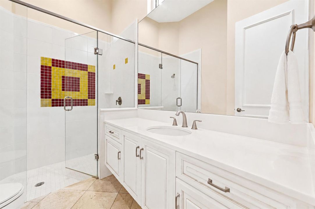 Bathroom right I image sep 3, 2026, 10_2