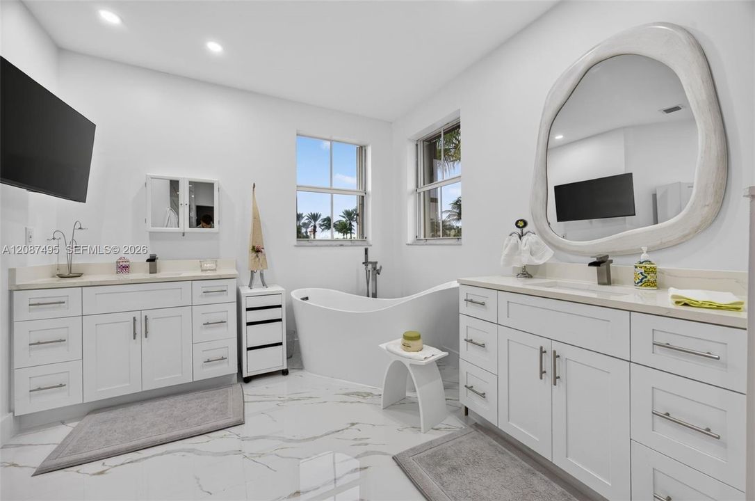 For Sale: $1,179,000 (5 beds, 4 baths, 3403 Square Feet)