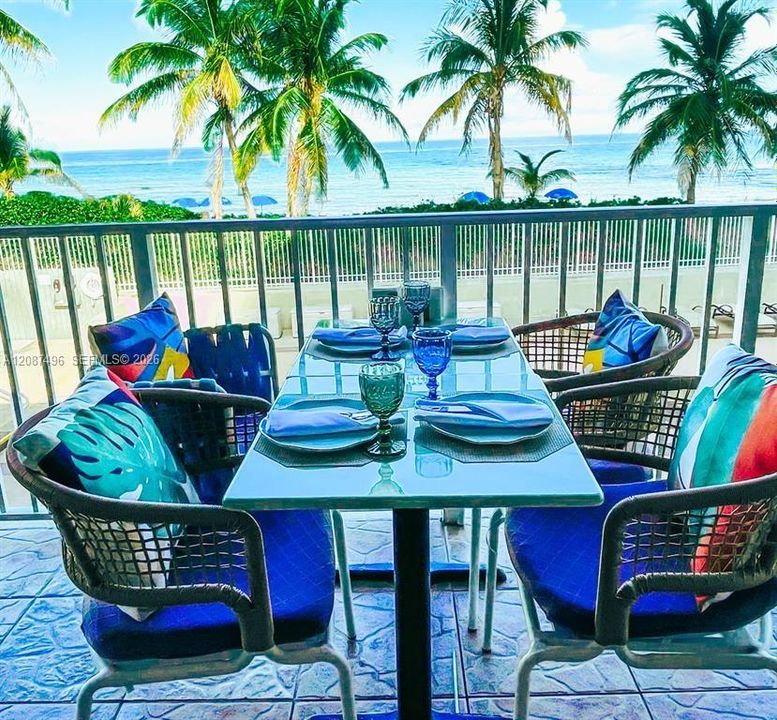 For Sale: $299,000 (1 beds, 1 baths, 870 Square Feet)