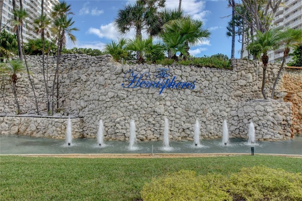 For Sale: $299,000 (1 beds, 1 baths, 870 Square Feet)