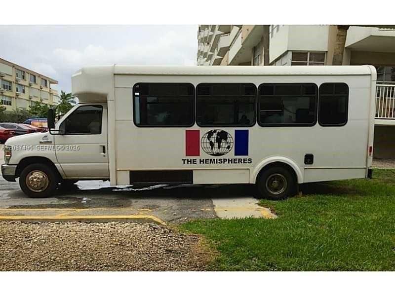 For Sale: $299,000 (1 beds, 1 baths, 870 Square Feet)
