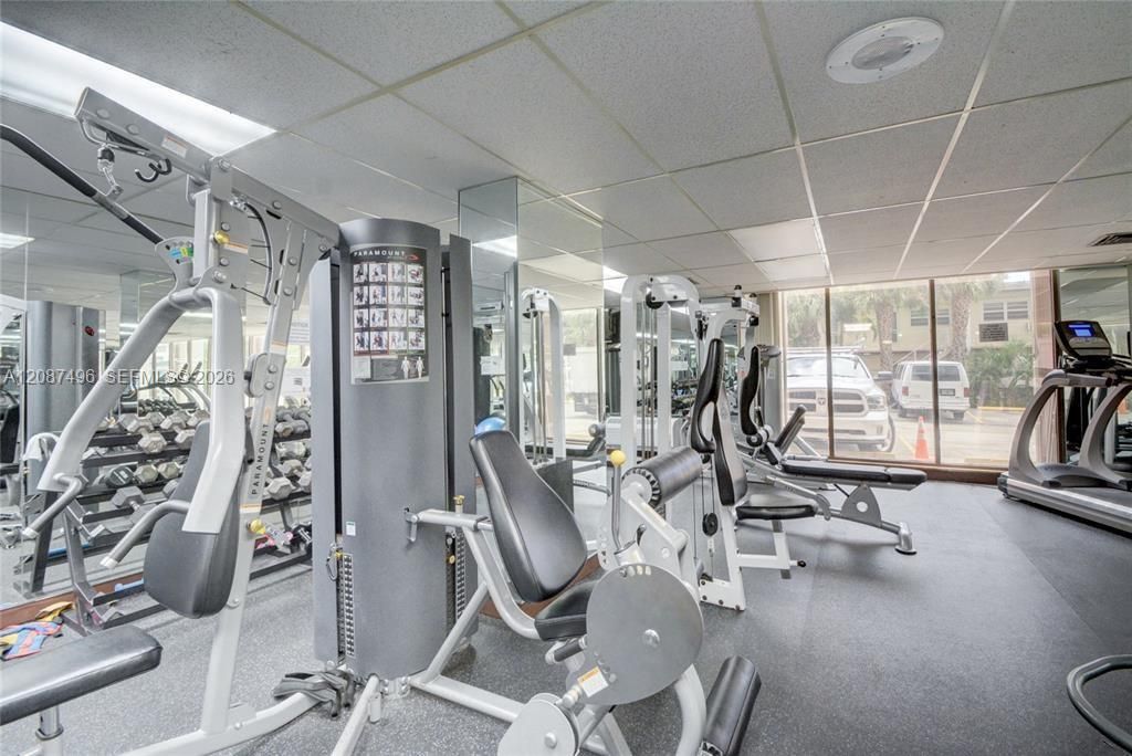 For Sale: $299,000 (1 beds, 1 baths, 870 Square Feet)