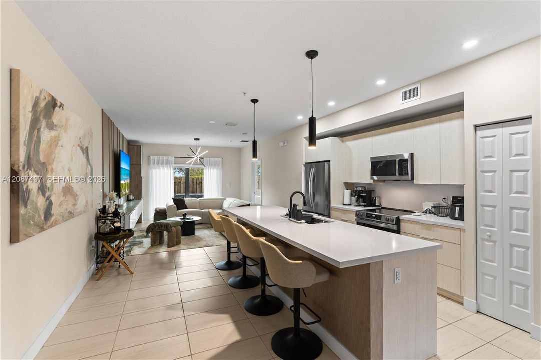 For Sale: $520,000 (3 beds, 2 baths, 1236 Square Feet)