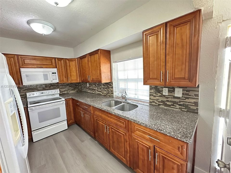 For Rent: $2,800 (4 beds, 2 baths, 1248 Square Feet)