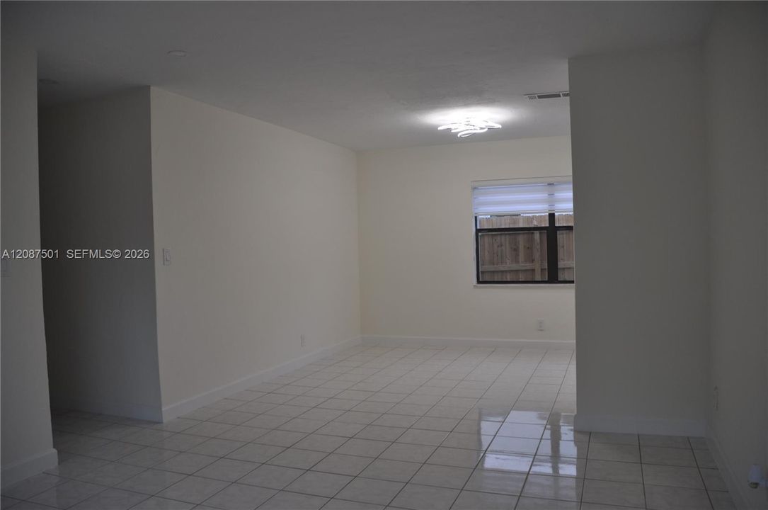 For Sale: $425,000 (3 beds, 2 baths, 906 Square Feet)
