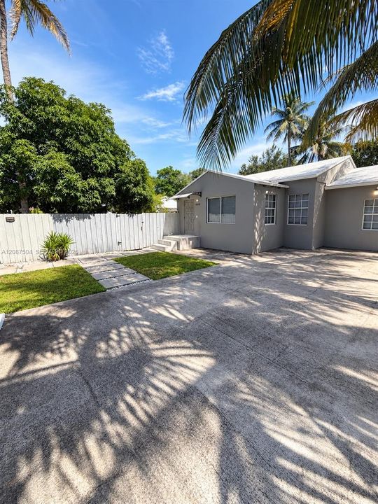 For Sale: $500,000 (2 beds, 2 baths, 1164 Square Feet)