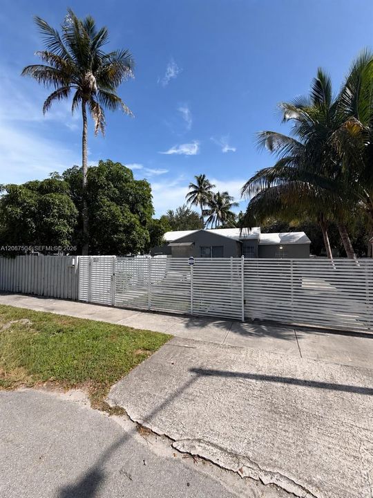 For Sale: $500,000 (2 beds, 2 baths, 1164 Square Feet)