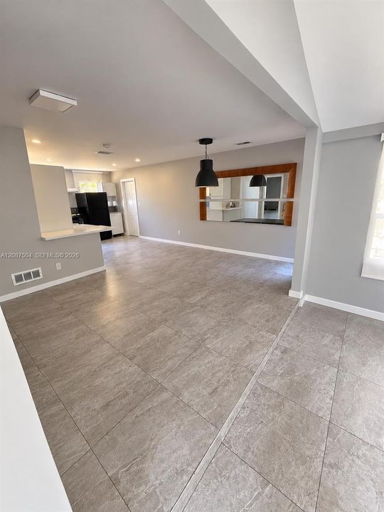 For Sale: $500,000 (2 beds, 2 baths, 1164 Square Feet)