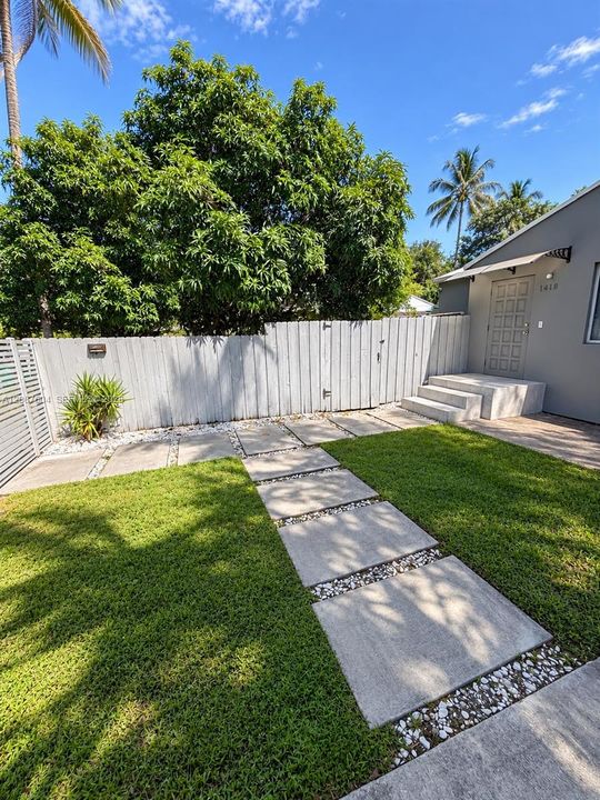 For Sale: $500,000 (2 beds, 2 baths, 1164 Square Feet)