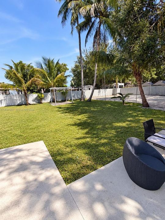For Sale: $500,000 (2 beds, 2 baths, 1164 Square Feet)
