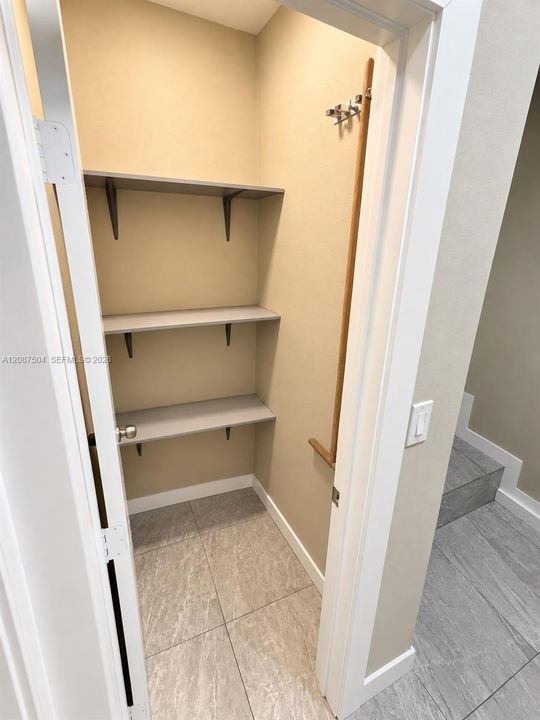 For Sale: $500,000 (2 beds, 2 baths, 1164 Square Feet)