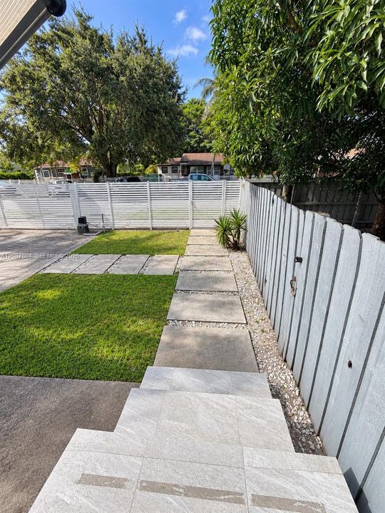 For Sale: $500,000 (2 beds, 2 baths, 1164 Square Feet)