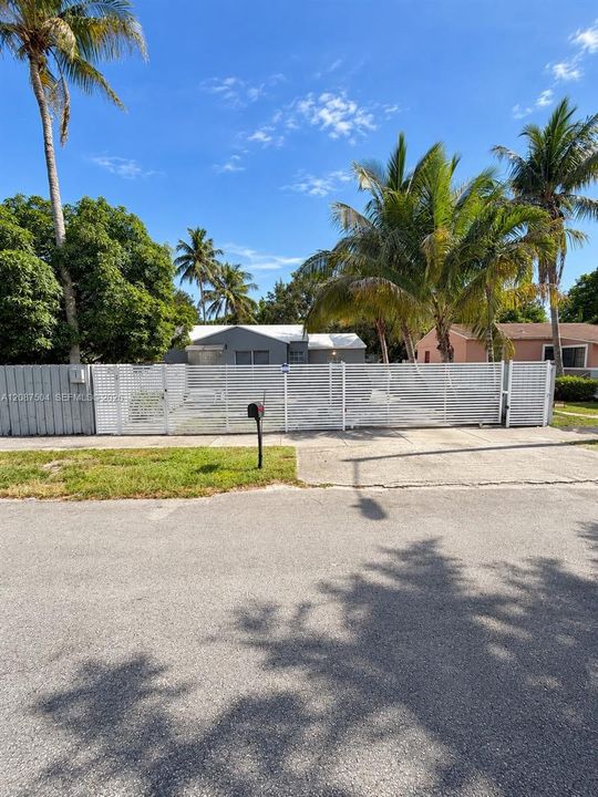 For Sale: $500,000 (2 beds, 2 baths, 1164 Square Feet)