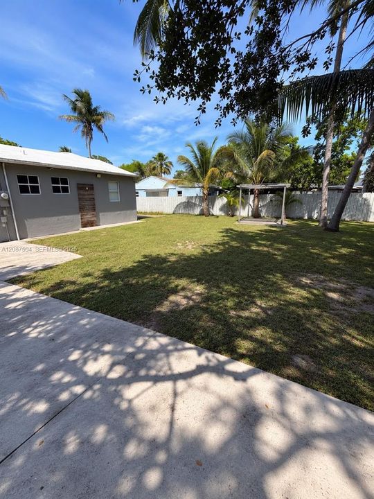 For Sale: $500,000 (2 beds, 2 baths, 1164 Square Feet)