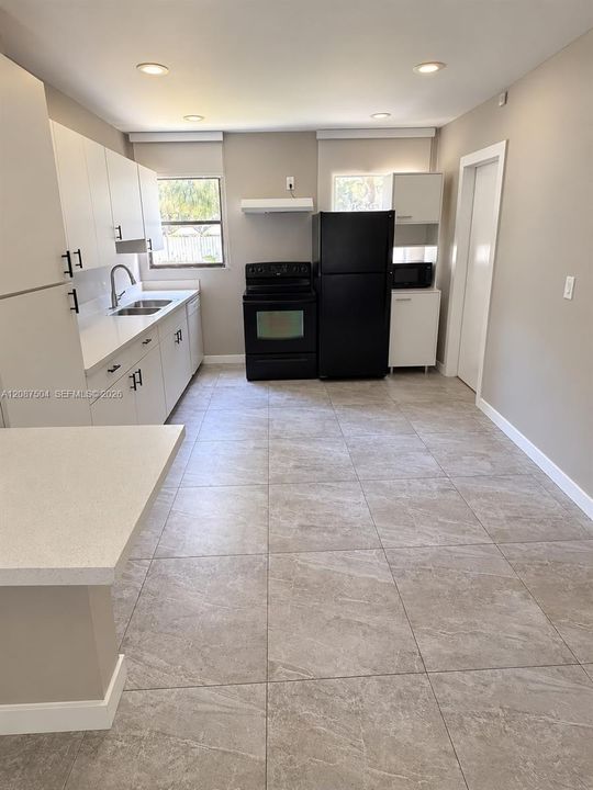 For Sale: $500,000 (2 beds, 2 baths, 1164 Square Feet)