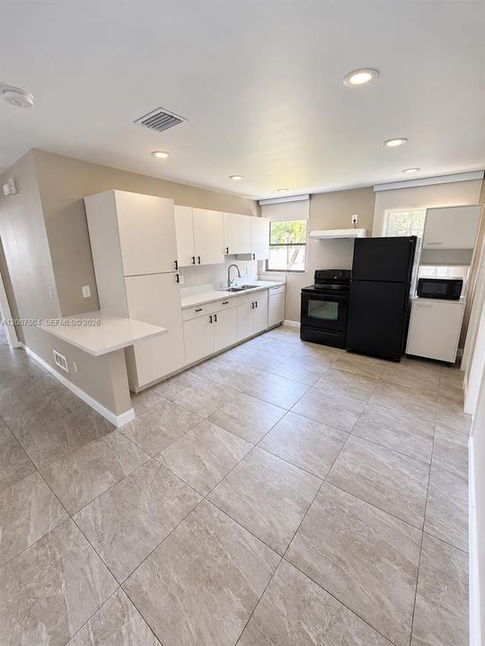 For Sale: $500,000 (2 beds, 2 baths, 1164 Square Feet)