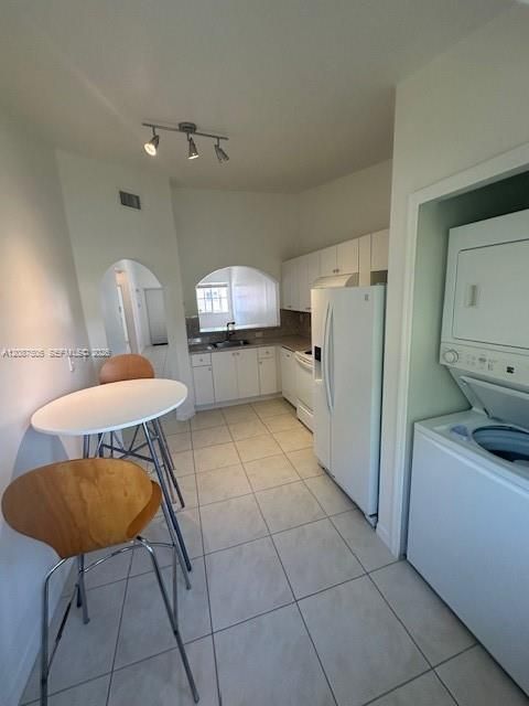 For Sale: $175,000 (2 beds, 2 baths, 815 Square Feet)