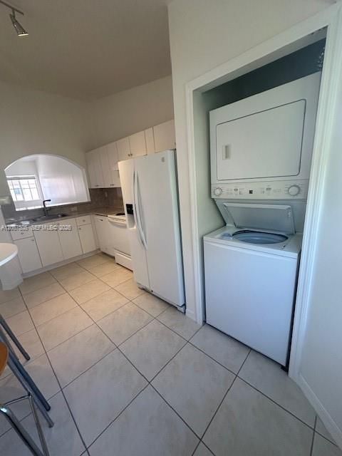 For Sale: $175,000 (2 beds, 2 baths, 815 Square Feet)