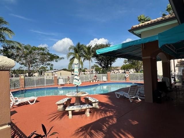 For Sale: $175,000 (2 beds, 2 baths, 815 Square Feet)