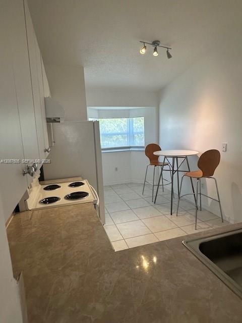 For Sale: $175,000 (2 beds, 2 baths, 815 Square Feet)