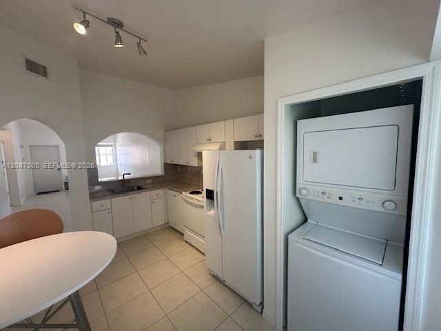 For Sale: $175,000 (2 beds, 2 baths, 815 Square Feet)