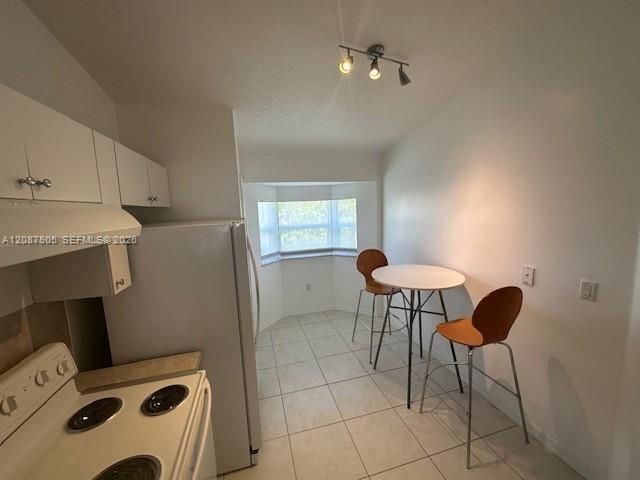 For Sale: $175,000 (2 beds, 2 baths, 815 Square Feet)