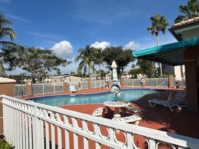 For Sale: $175,000 (2 beds, 2 baths, 815 Square Feet)