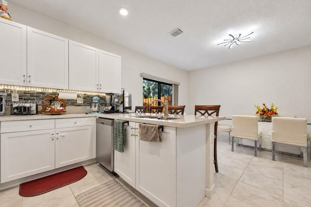 For Rent: $2,800 (3 beds, 2 baths, 1649 Square Feet)