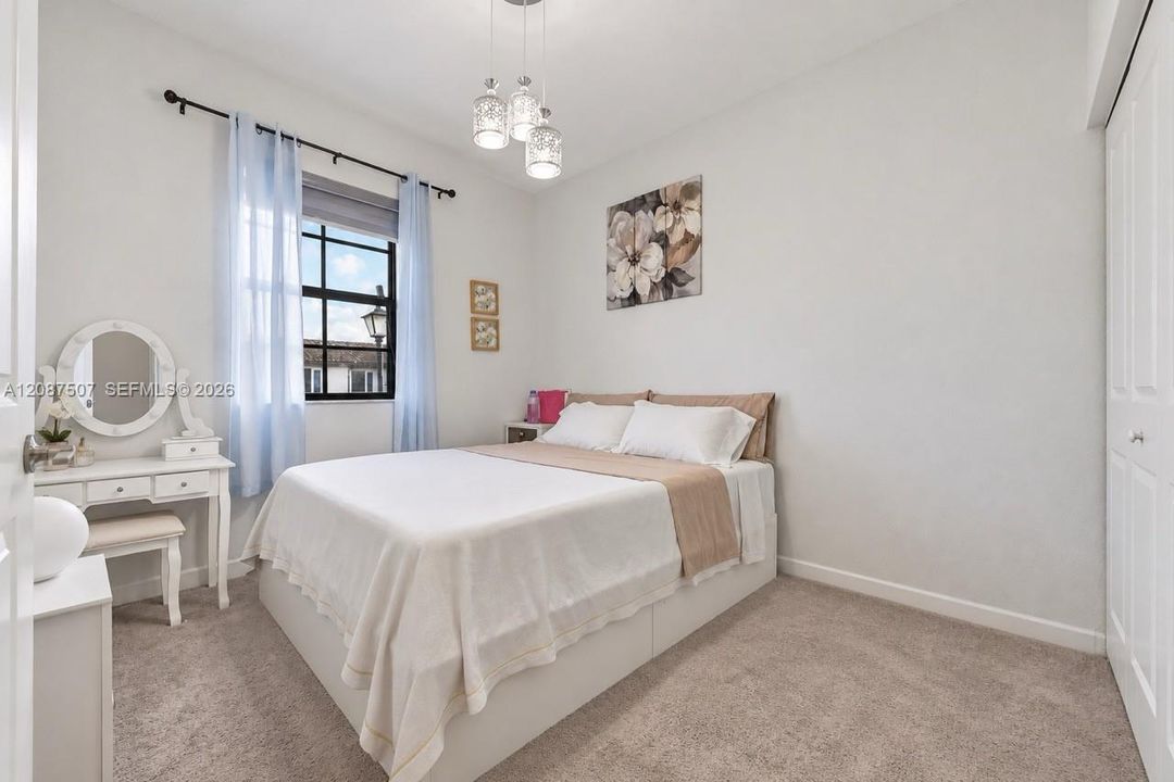 For Rent: $2,800 (3 beds, 2 baths, 1649 Square Feet)