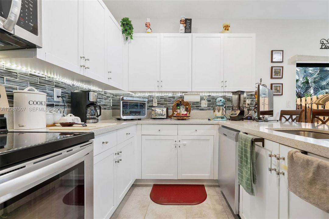 For Rent: $2,800 (3 beds, 2 baths, 1649 Square Feet)