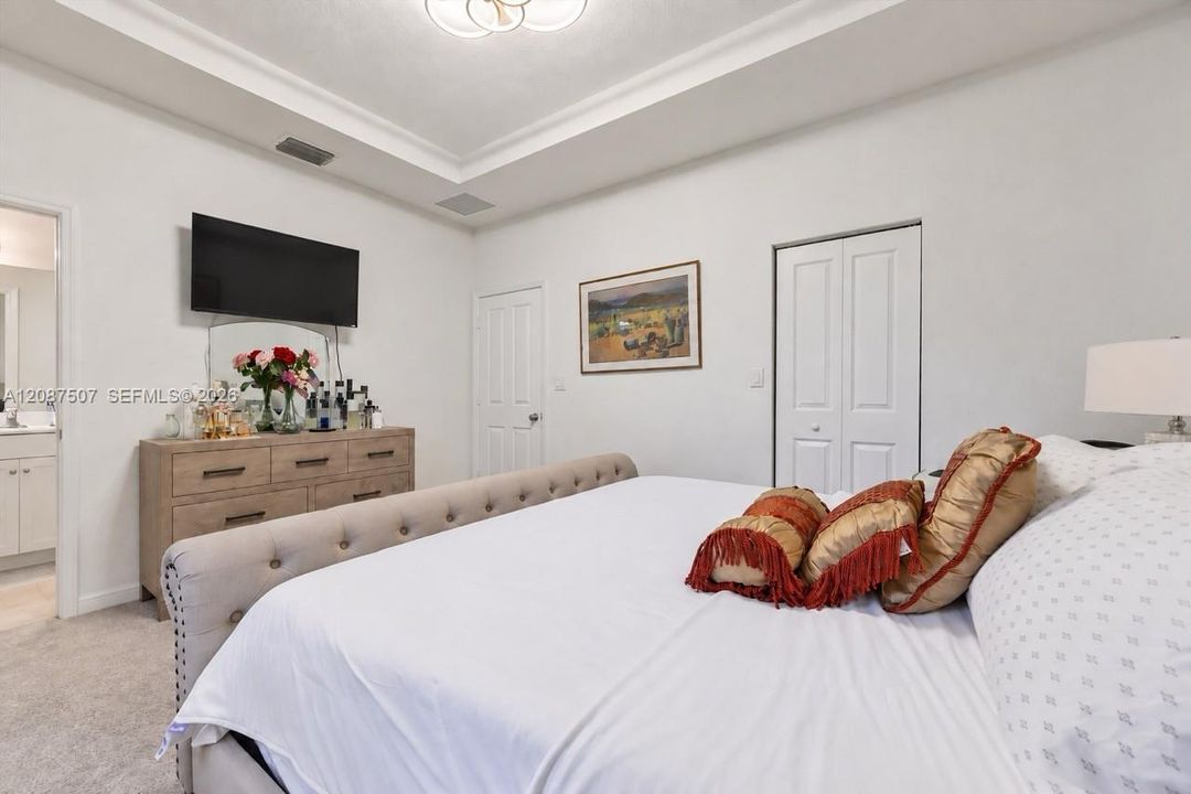 For Rent: $2,800 (3 beds, 2 baths, 1649 Square Feet)
