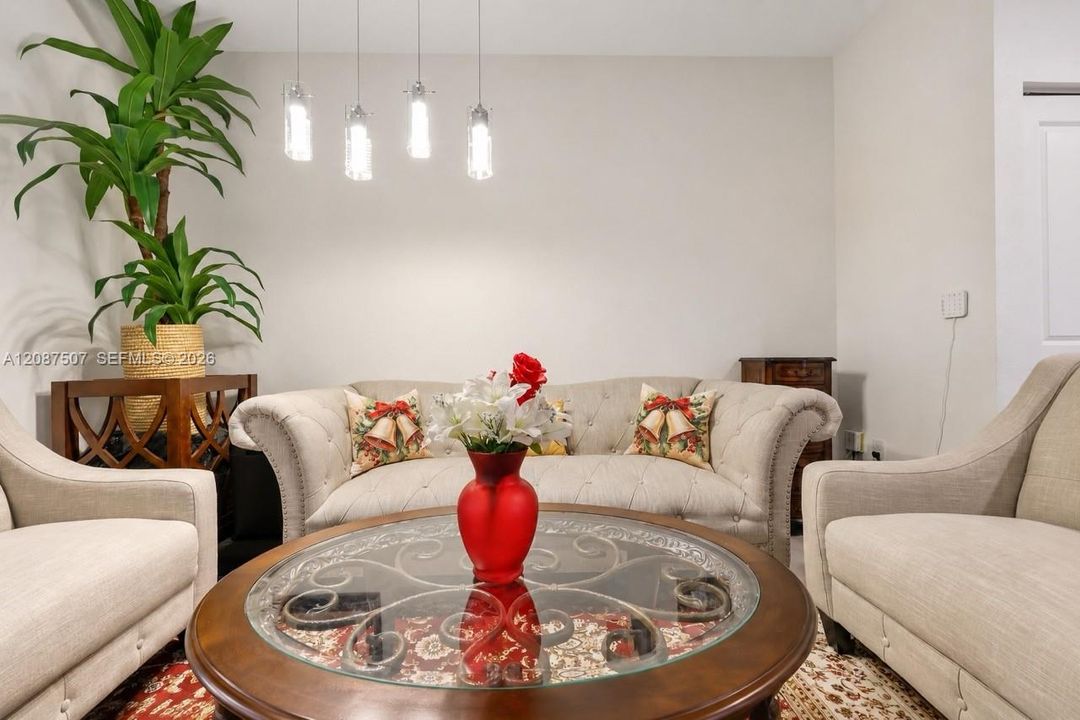 For Rent: $2,800 (3 beds, 2 baths, 1649 Square Feet)